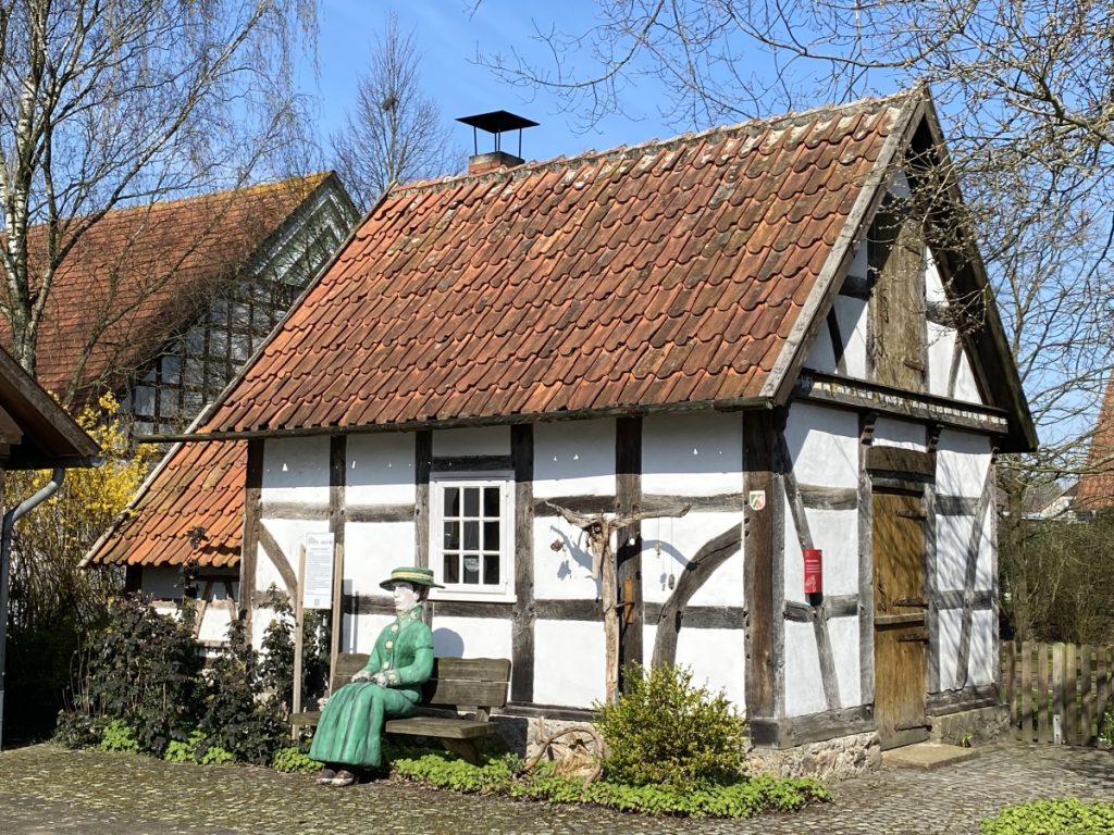 Das Bockhorster Backhaus mit "Marie Juchanz" (Foto: J. Redecker)